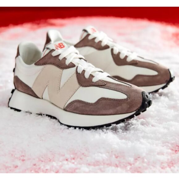 New Balance 327 '2025 Womens Casual Sneakers Shoes LEATHER White *various sizes* - Picture 4 of 13